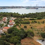 Апартаменты Luxury Lotus&lovor Пула