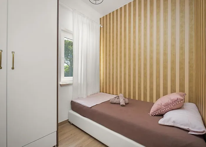 Luxury Lotus&lovor Apartment *